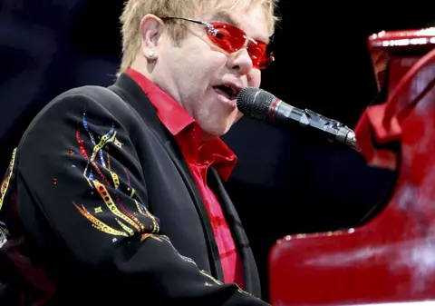 Elton John nu mai are voie să cânte în Egipt