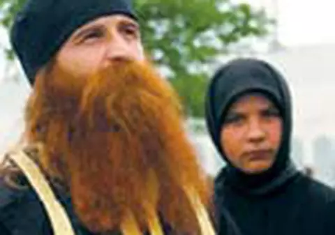 Fostul preot de la Tanacu îi învaţă pe deţinuţi limba engleză