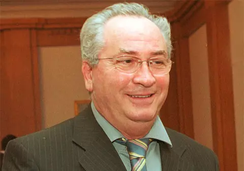 Senatorul Haşotti: "Băsescu ar trebui să-şi dea demisia"