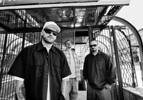 B.U.G. Mafia loveşte cu piesa "Bag p**a-n lume şi v-o fac cadou"