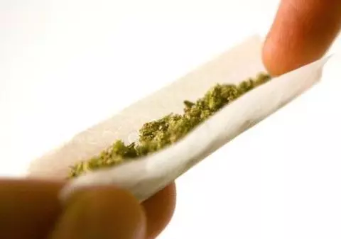 A ajuns la spital după ce s-a drogat pentru a putea dormi