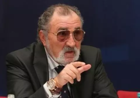 El Mundo: "Țiriac este un om cu o mie de feţe, un afemeiat incorigibil”