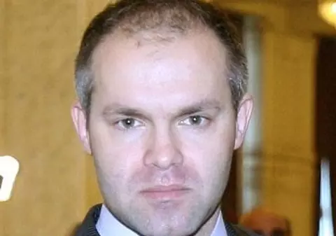 Funeriu către fetele de la Oltchim: "Vă admirăm şi vă iubim"