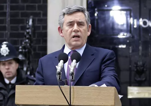 Gordon Brown demisionează