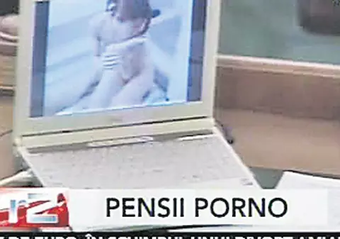 Video | Senator prins uitându-se la filme erotice