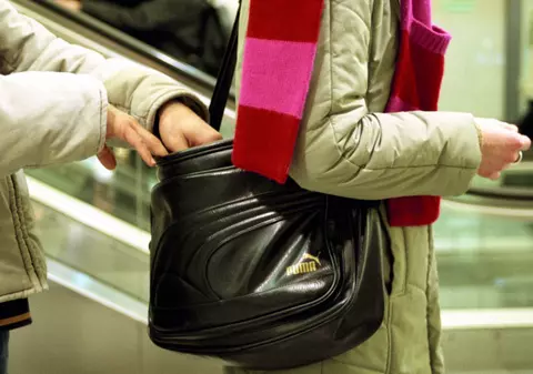 Arestată în Spania, după ce a vrut să fure geanta unei bătrâne