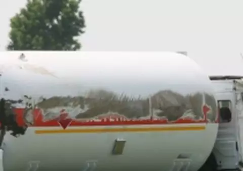 O cisternă cu combustibil s-a răsturnat pe DN 67