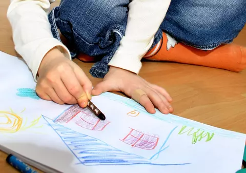 Un băiat autist de 14 ani, acuzat de ameninţări teroriste