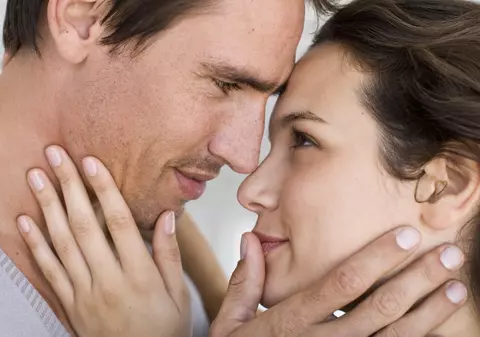 Cum să fii iubita perfectă, în patru paşi simpli