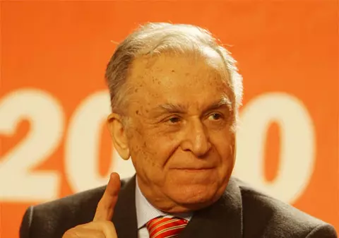 Iliescu îl atacă pe Antonescu: "Se solidarizează cu mentalitatea lui Băsescu"
