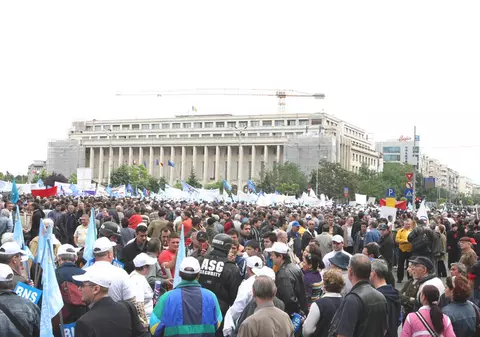 Peste 40.000 de sindicalişti au protestat în Piaţa Victoriei