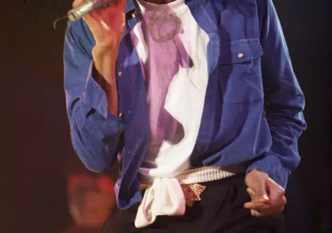 Versurile piesei “Beat It”, scoase la licitaţie