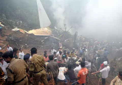 Foto | 158 de morţi după ce un avion s-a prăbuşit în India