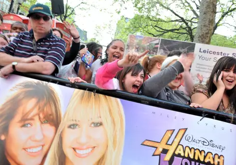 Bijuterii Hannah Montana, retrase pentru posibil efect cancerigen