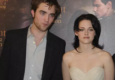 Pattinson e îndrăgostit lulea de Kristen, iar ea e indiferentă