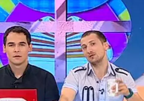 Video | Dani Oţil s-a dezbrăcat în pasajul de la Piaţa Unirii