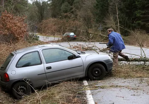 Tornade şi furtuni violente în Germania