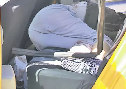 Un taximerist s-a plimbat o noapte în maşină cu amanta moartă