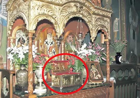 Moaşte furate de un viitor popă