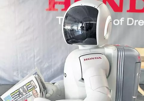 Robotul Asimo a citit ziarul Libertatea