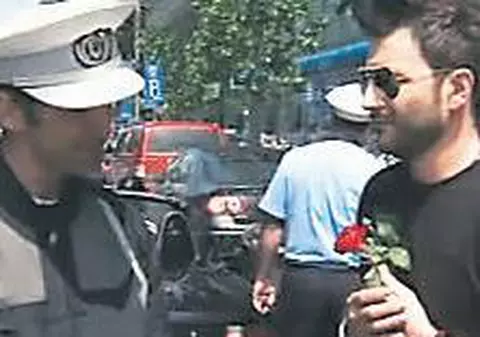Iubitul fostei soţii a lui Dan Petrescu, somat cu arma de poliţişti