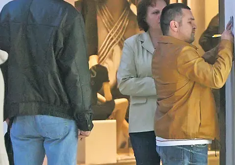 «Moşul», asaltat de fani