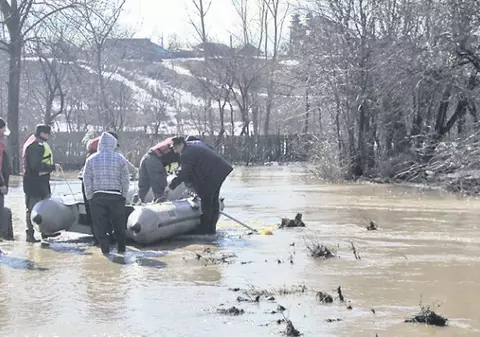 Mai multe zone ale ţării, inundate