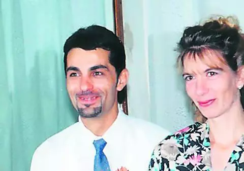 Îşi caută fiica dispărută de cinci ani