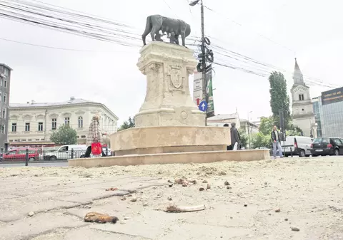 Lupoaica, inaugurată cu oase şi cu gunoi