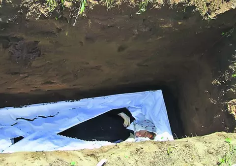 A fost scoasă din mormânt!