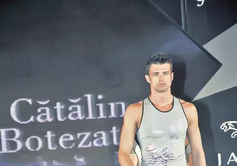 Ricky îşi vinde motorul