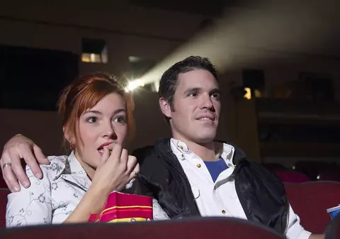 Cinematografele din Bucureşti, cele mai scumpe din UE, după salariu