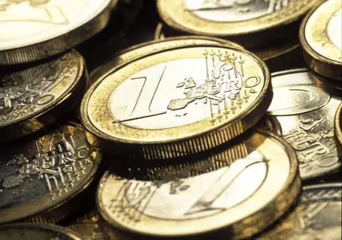 În următorii cinci ani, euro ar putea dispărea