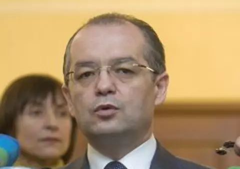 Salariile bugetarilor şi pensiile nu vor fi tăiate de la 1 iunie. Vezi şi celelalte amendamente aprobate de Guvern!
