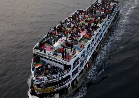 12 morţi şi zeci de dispăruţi într-un accident naval din Bangladesh