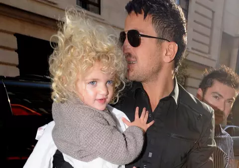 Peter Andre vrea să-şi ducă fiica la mănăstire, ca să o ferească de bărbaţi