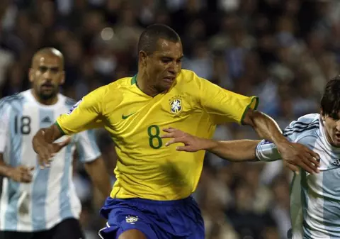 Gilberto Silva: "Nu suntem la Mondial ca să ne aflăm în treabă"