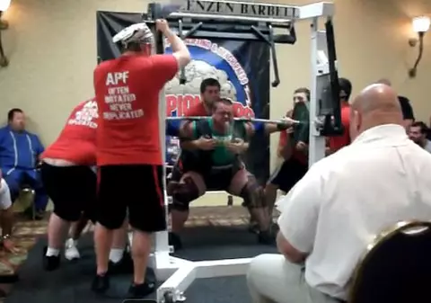 Video | A vomat pe juriu încercând să ridice 457 de kilograme