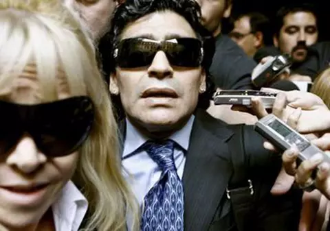 Fosta soţie a lui Maradona, considerată huligan, reţinută la Johannesburg
