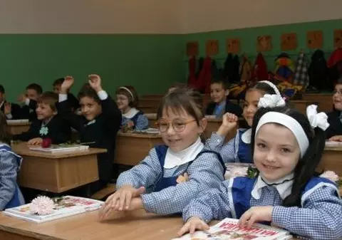 Elevii care au jucat în piese de teatru, amendaţi de Fisc