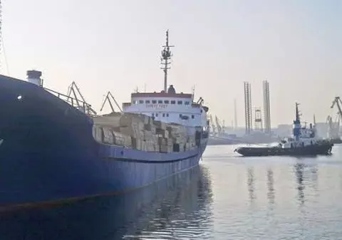 Nava ''Asian Glory'', cu doi marinari români, eliberată de piraţii somalezi