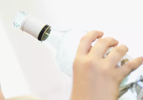 O fetiţă de cinci ani a murit după ce a consumat alcool