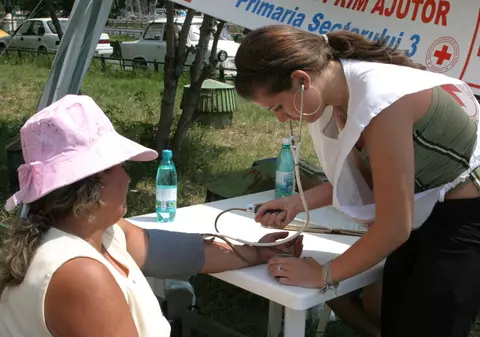 Puncte de prim ajutor pentru caniculă, instalate la Universitate şi la Grozăveşti 