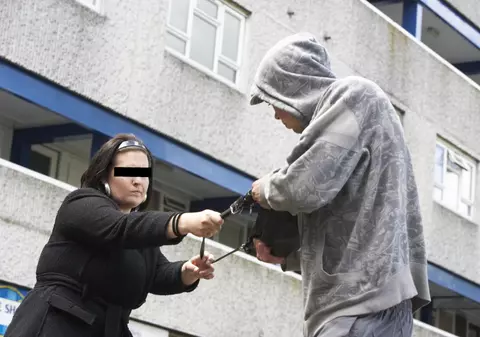 Patru români au atacat o femeie pe stradă în Spania