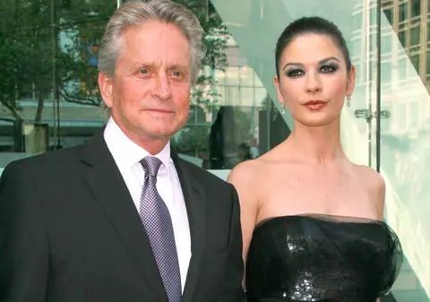 Catherine Zeta-Jones, decorată de  Elisabeta a II-a cu titlul de Comandor al Imperiului Britanic