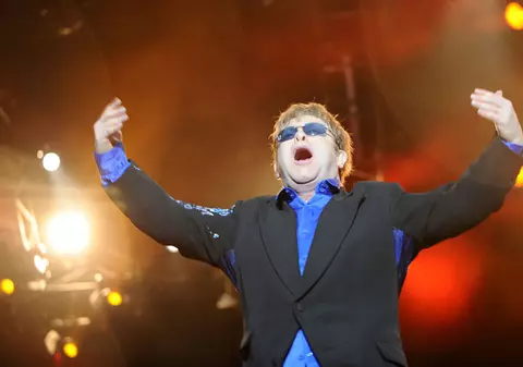 Elton John a cântat două ore fără pauza prevăzută