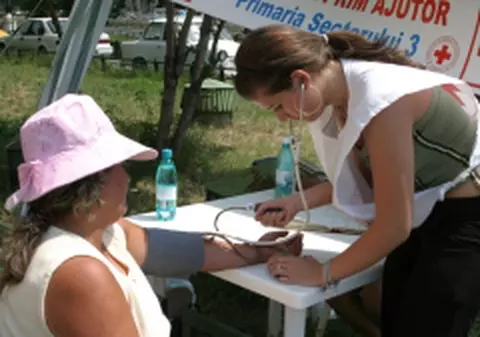 Din cauza caniculei numărul solicitărilor la urgenţă a crescut cu 5%