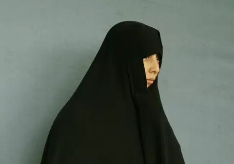 71 de iraniene acoperite “necorespunzător”, împiedicate să se urce în avion 