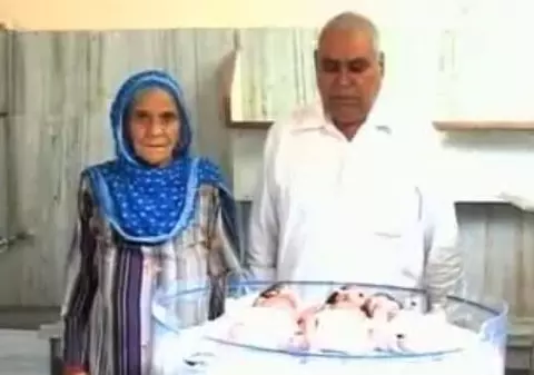 Video | La 66 de ani, o indiancă a născut tripleţi