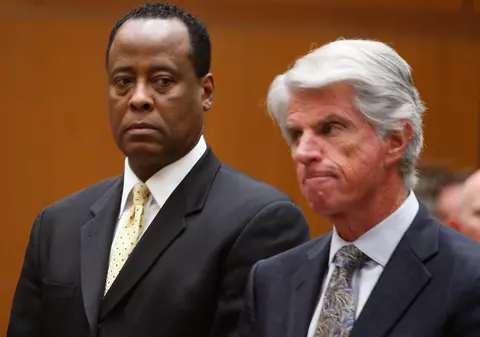 Doctorul Conrad Murray va putea profesa în continuare
